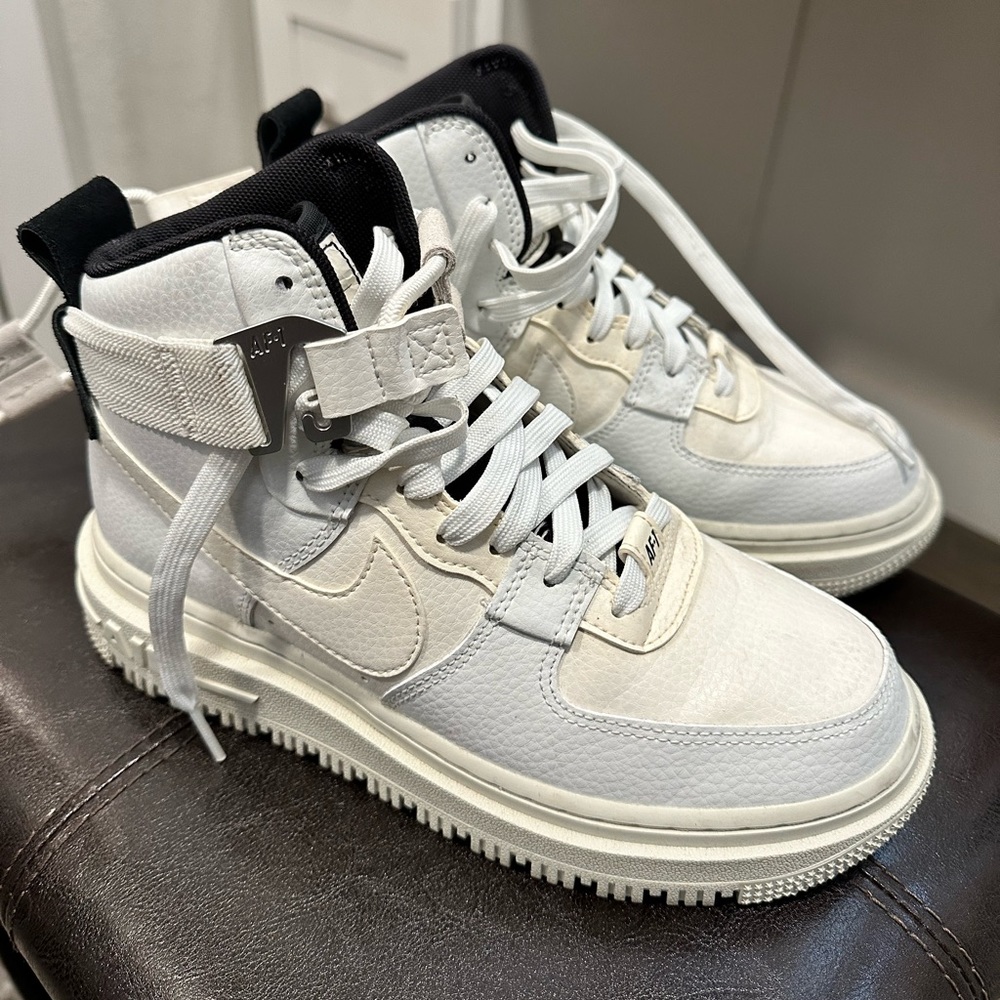 2021
Wmns Air Force 1 High Utility 2.0 'Summit
